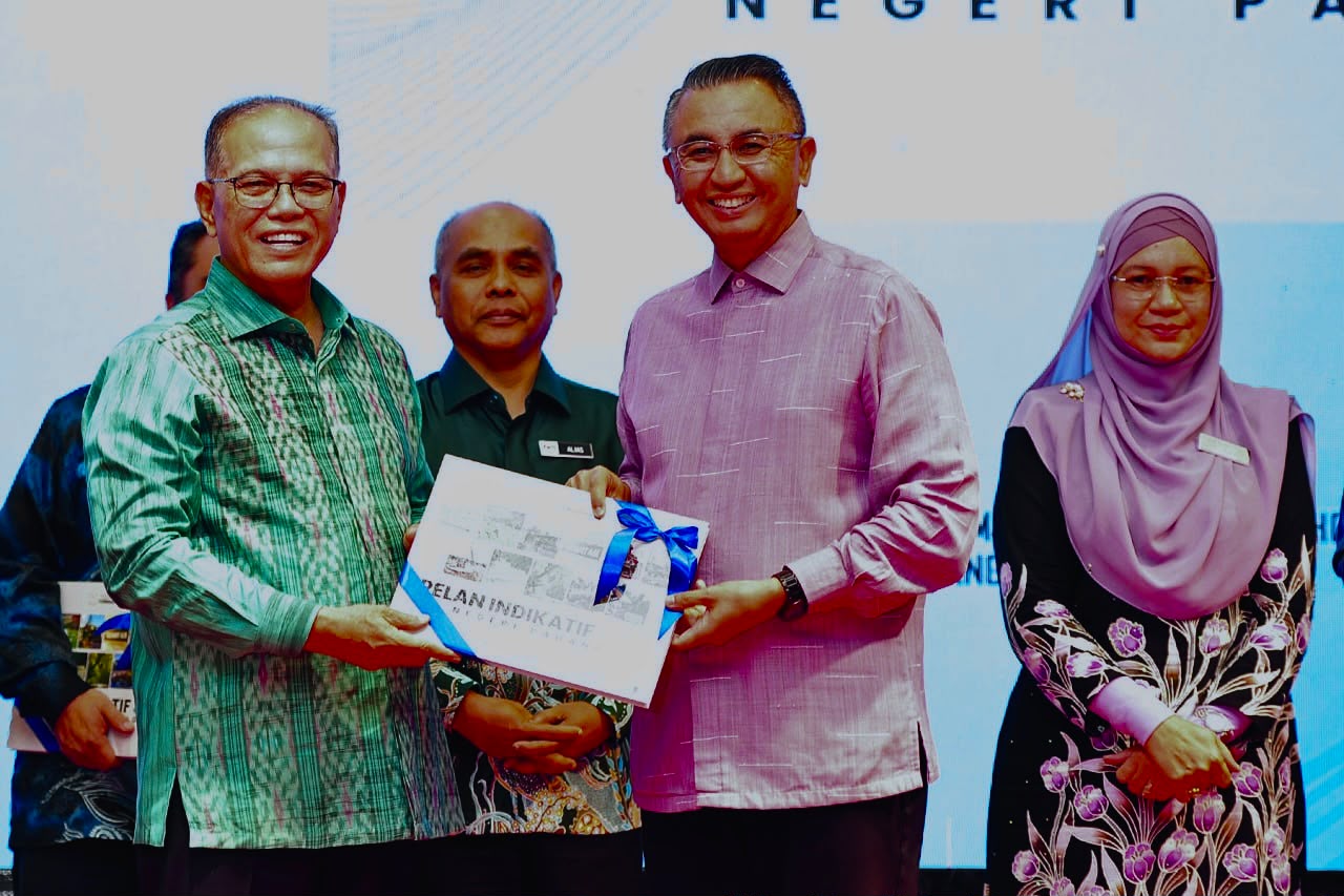 MAJLIS PERASMIAN PROGRAM PUBLISITI DAN PENYERTAAN AWAM DRAF RANCANGAN STRUKTUR NEGERI PAHANG 2040 (KAJIAN SEMULA) DAN PENYERAHAN LAPORAN PELAN INDIKATIF JPKK NEGERI PAHANG
